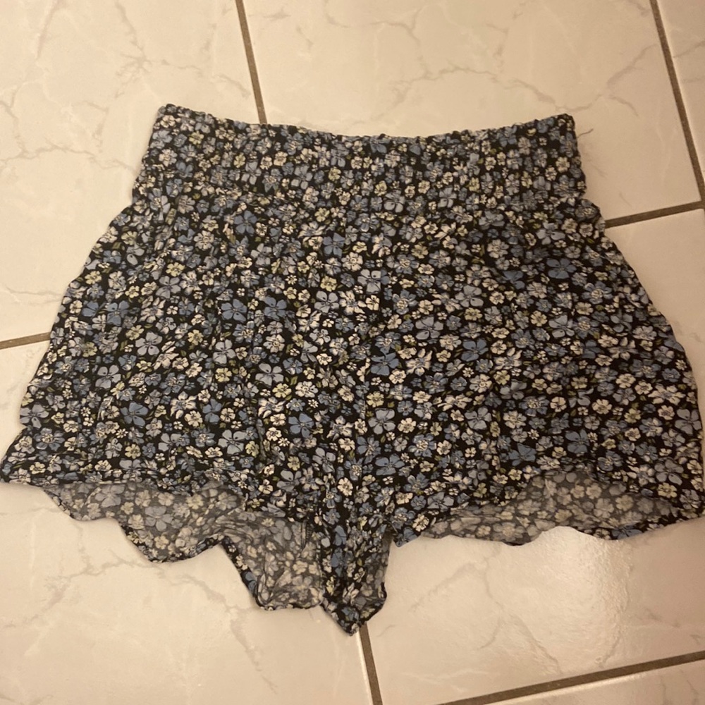 H&M divided flowy floral shorts